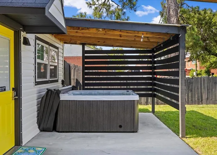 Duplex -downtown With Private Hot Tub Holiday home *
