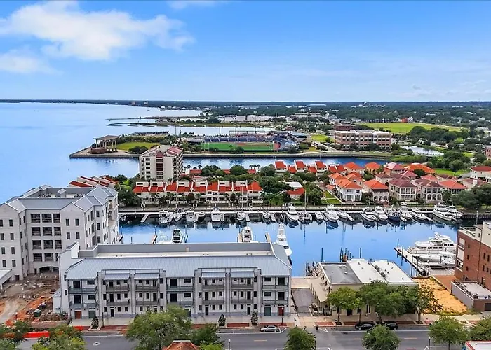 Duplex -downtown With Private Hot Tub Holiday home