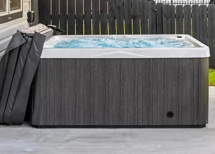 Duplex -downtown With Private Hot Tub Holiday home Pensacola