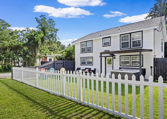 Duplex -downtown With Private Hot Tub Pensacola