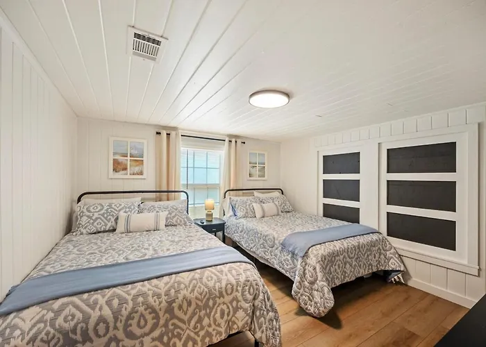 Holiday home Duplex -downtown With Private Hot Tub