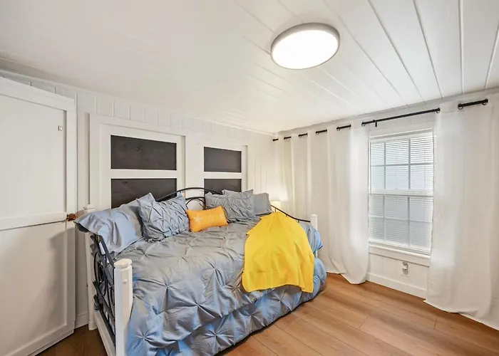 Duplex -downtown With Private Hot Tub Holiday home Pensacola